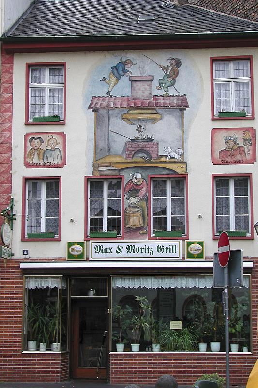 DSCN1366 A lovingly painted old building.