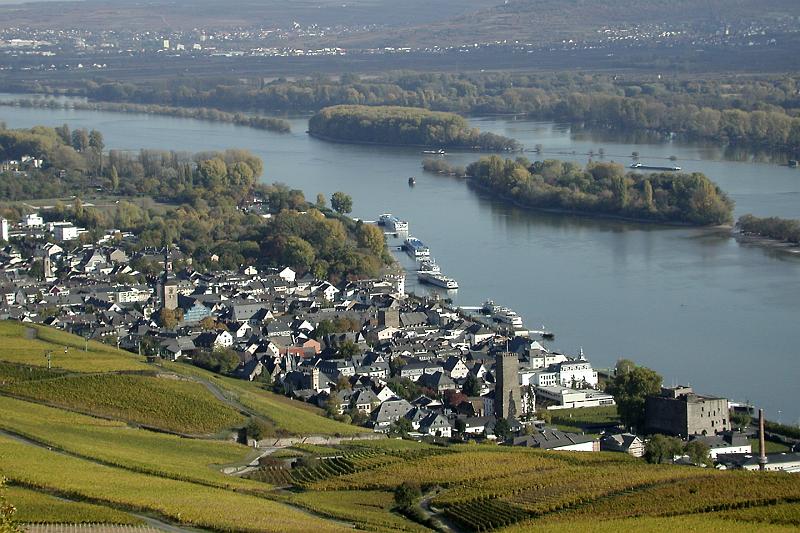 DSCN1404 View of Rudesheim.