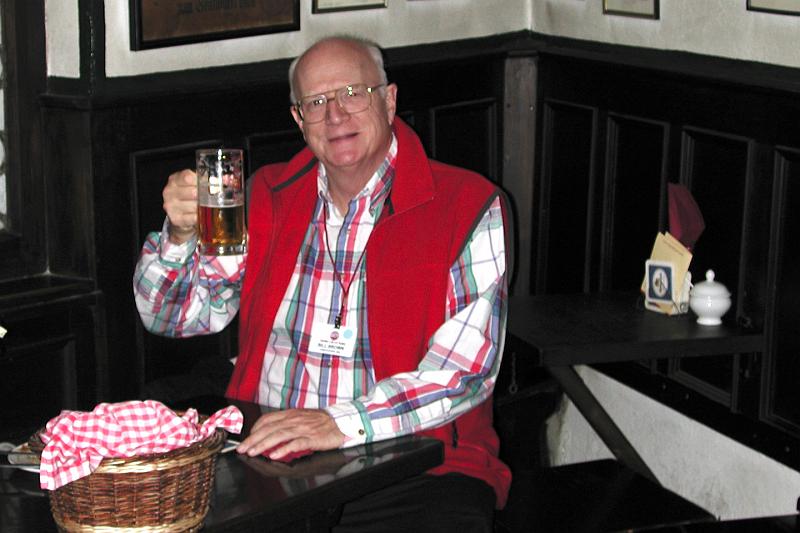 DSCN1532 Cheers!  Don't touch the bread - it costs a Euro.